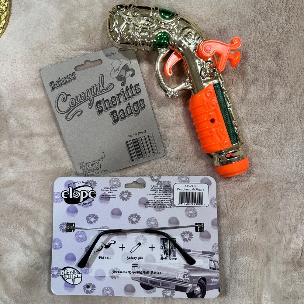 Halloween Accessory Set with Toy Gun, Badge, and Glasses - Picture 8 of 14
